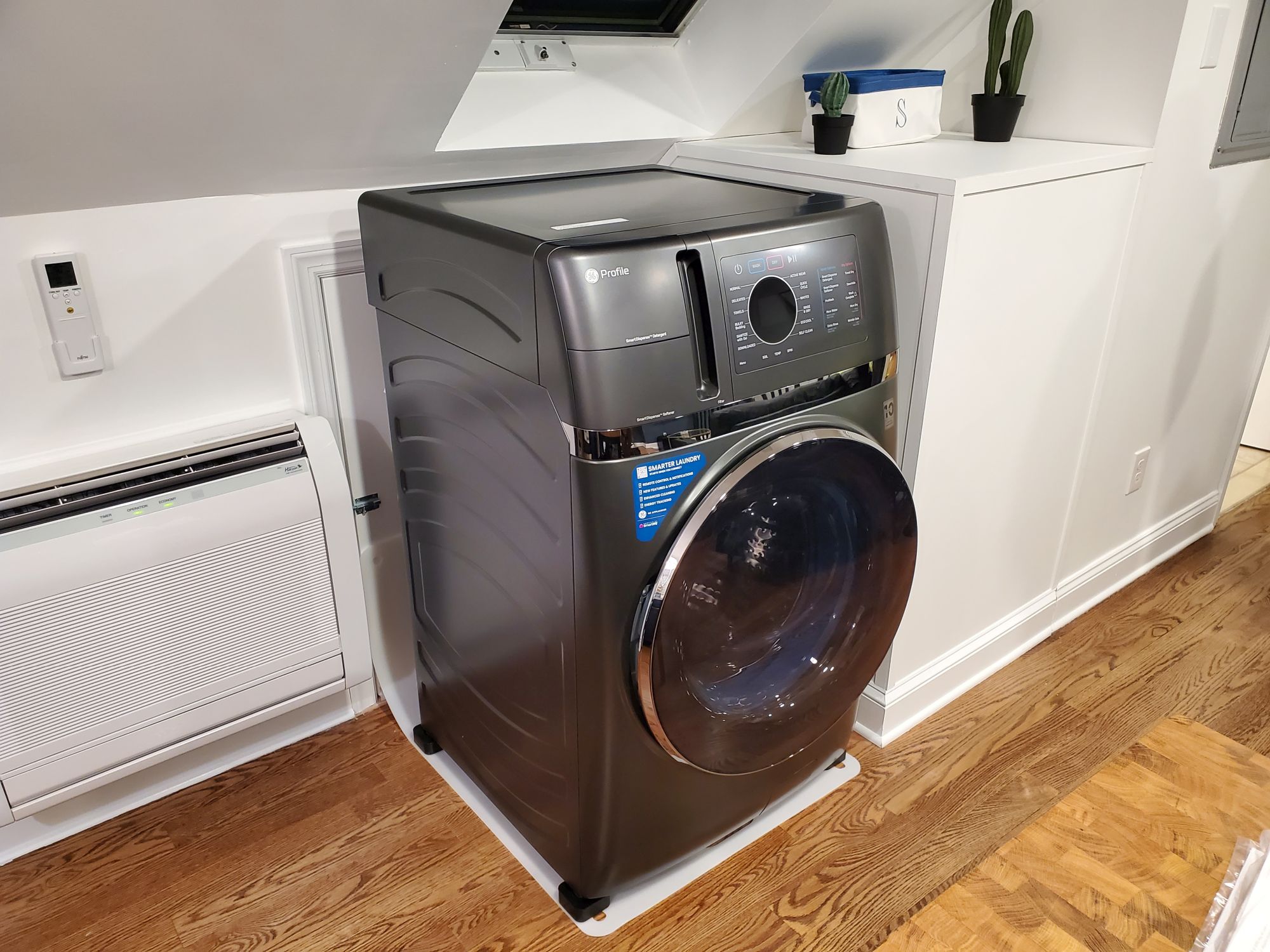 General Electric 4.8 cubic feet combination washer and dryer