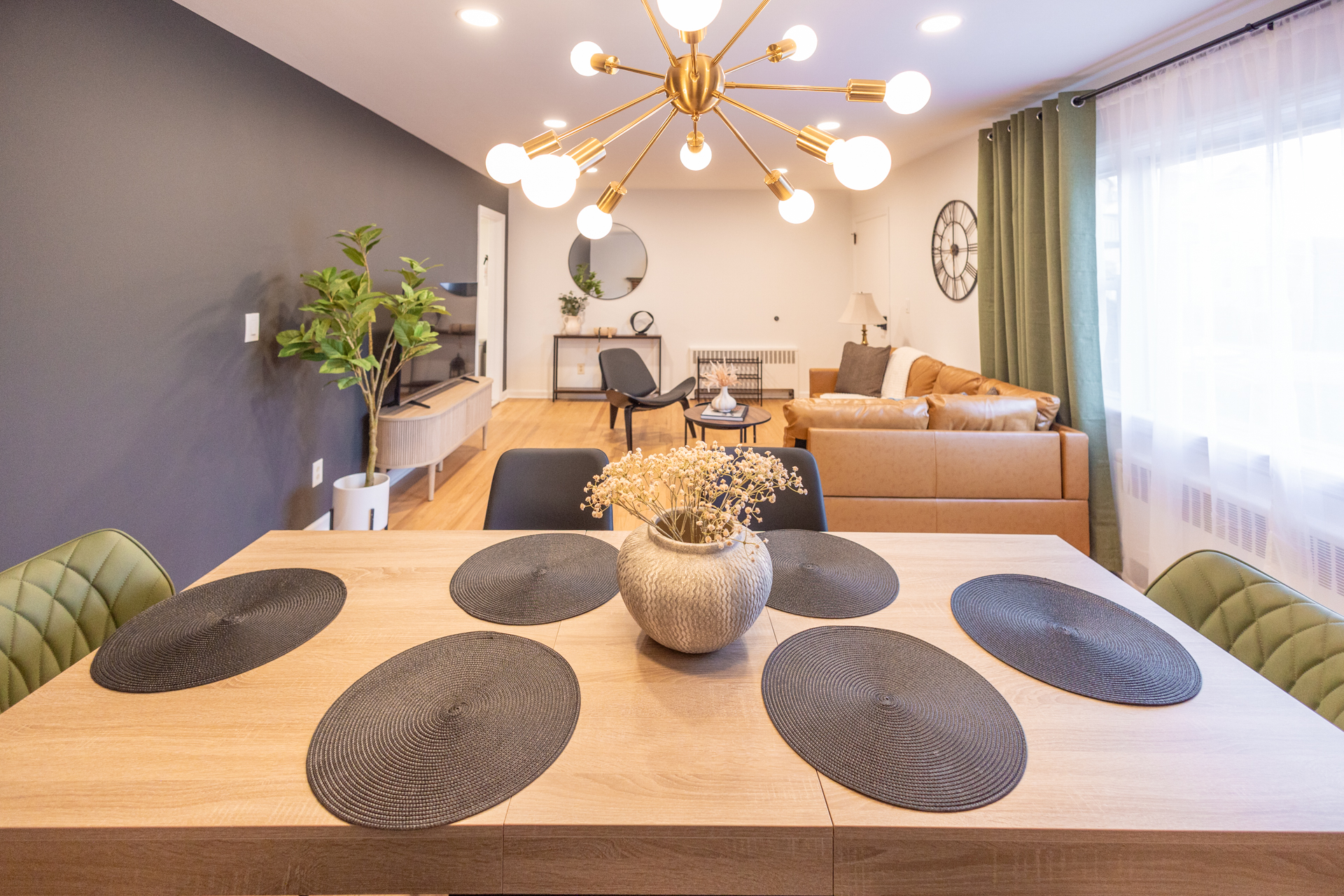 Modern dining space with elegant decor and cozy seating.